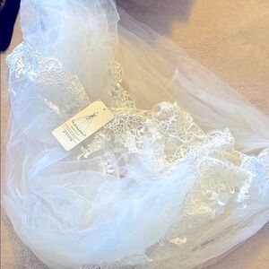 Elegant White Lace Bridal Veil cathedral length